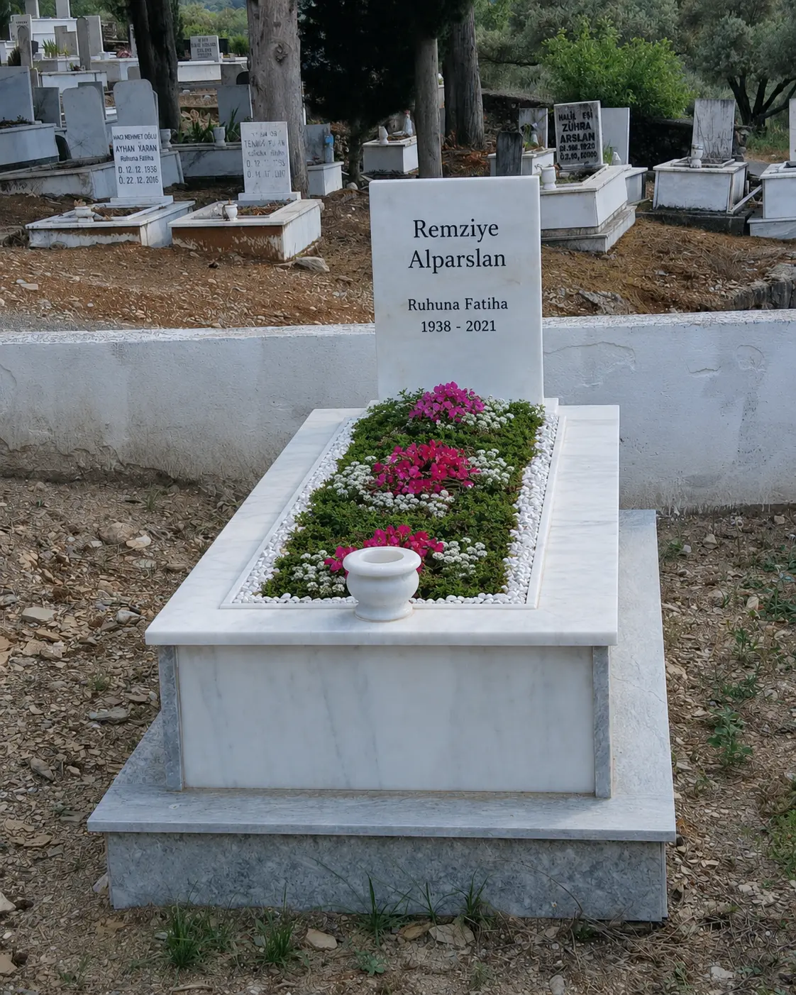 Çiçeklendirme sonrası mezar görünümü